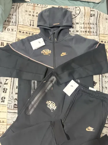 Conjunto Nike tech x Syna world G