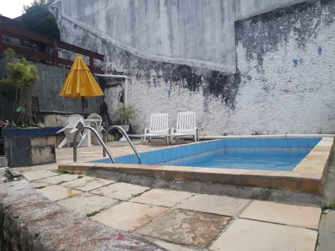 Vendo casa c piscina área total 750m bom preço