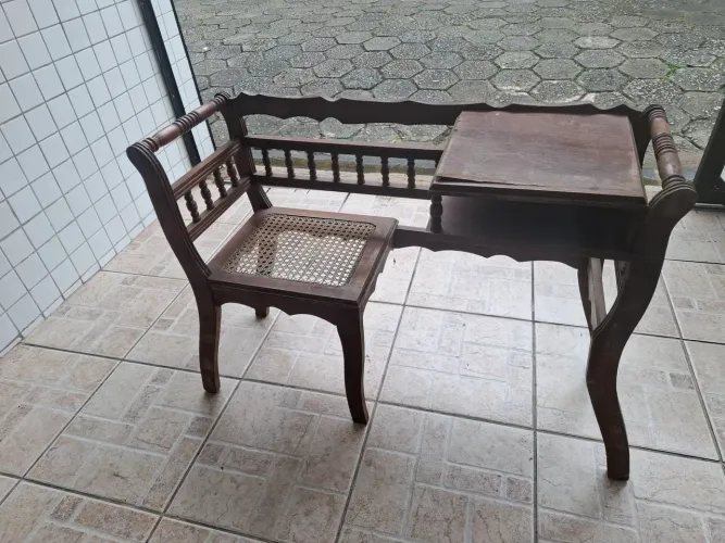 Mesinha de telefone antiga