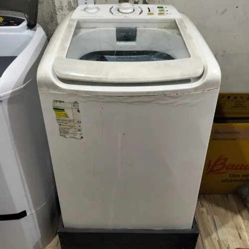Uma marqina de lavar roupa Electrolux eu vou deixar o meu zap *