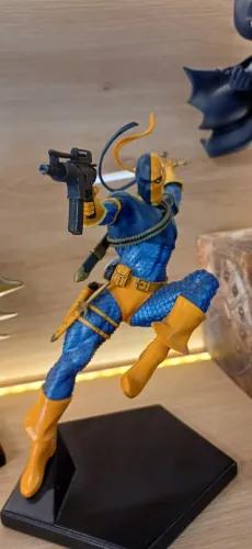 Deathstroke -IRON STUDIOS art scale 1:10 dc comics (Com caixa arte )