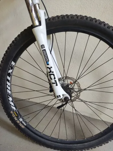 Bicicleta aro 29 quadro 16 toda acera quase nova...