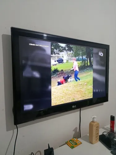 TV LED LG 47' Modelo 47LE5300 Em perfeito Estado - Sem controle remoto 
