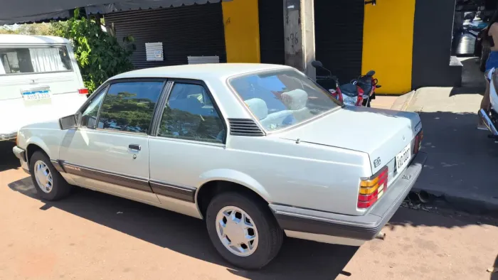 Chevrolet Monza Classic SE 2.0 /mpfi E EFI 2P E 4P 1989