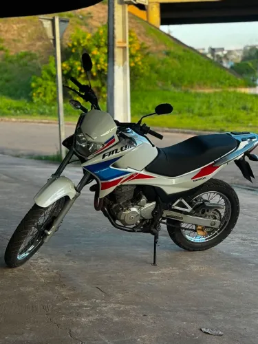 Vendo falco impecável sem detalhes so do.transferi pra pessoa exigente pintura nova