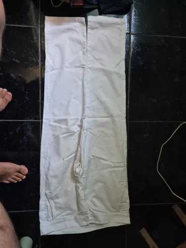 Vende-se duas calças brancas masculina
