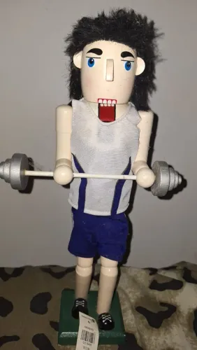 Boneco em bom estado.