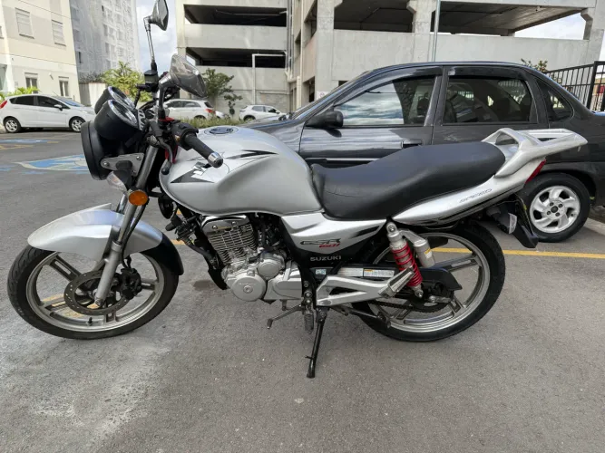 Moto Suzuki GSR150i