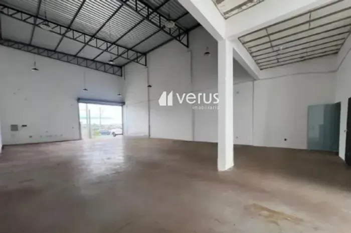 Imóvel para aluguel tem 200 metros quadrados em Nossa Senhora das Graças - Uberlândia - MG