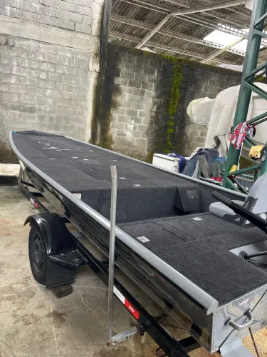 Vendo conjunto: Barco de alumínio Plataformado + Motor Mercury 50HP com partida elétrica.