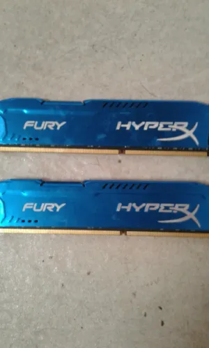 Memórias HiperX de 4gb cada uma (são duas memórias, totalizando 8gb)