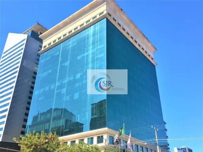 Edifício com 13 pavimentos de escritório com - Sky Lobby e Heliponto