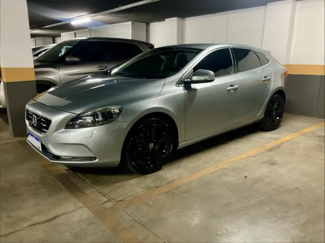Volvo V40 T-4 Momentum 2.0 Aut. 2016