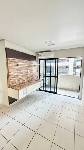 Apartamento na ponta verde com 2 quartos sendo 1 suite pertinho da praia