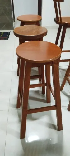 Banquetas de madeira
