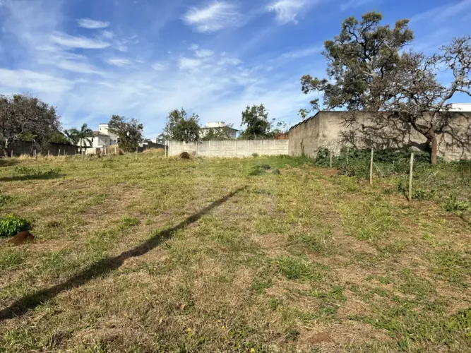 Terrenos para venda no bairro Jardim Inconfidência em Uberlândia.