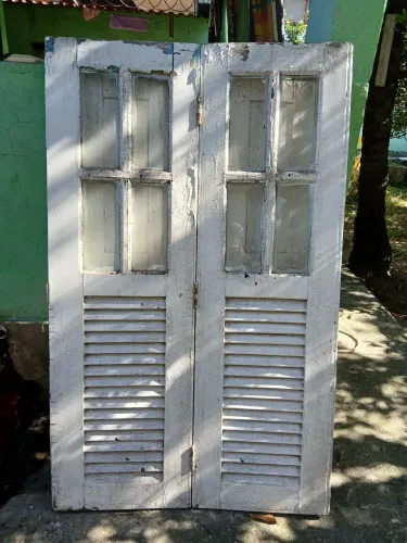 Janela antiga madeira