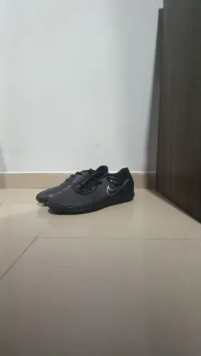 Chuteira semi nova