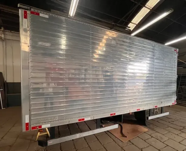 Carroceria Furgão de Alumínio 