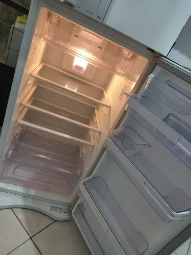 Vendo geladeira usada em bom estado marca Electrolux