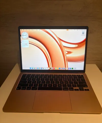 MacBook Air M1 Apple 13" - Dourado / Rosé Gold - 256GB SSD / 8GB RAM (macOS Tahoe 26.2)