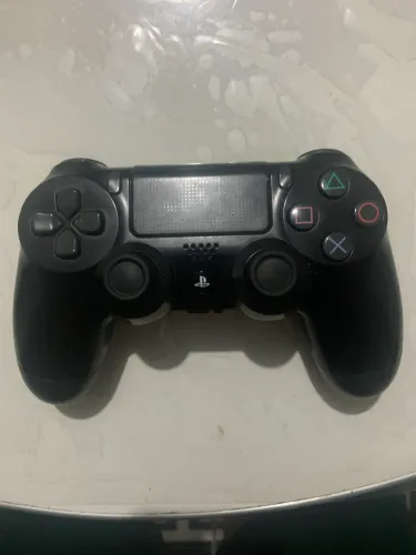 Vendo controle de ps4 com um defeito