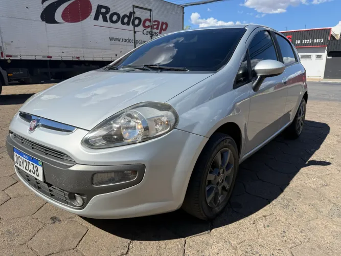 Fiat Punto Attractive 1.4 Fire Flex 8V 5P 2013