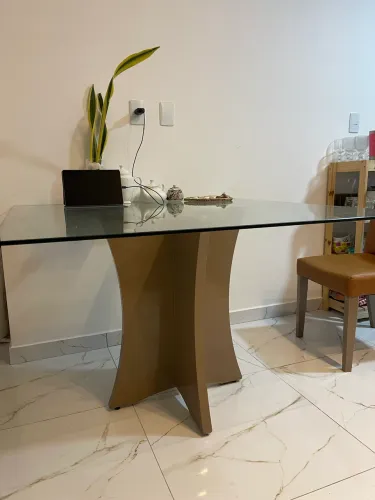 Mesa de vidro com 6 cadeiras 