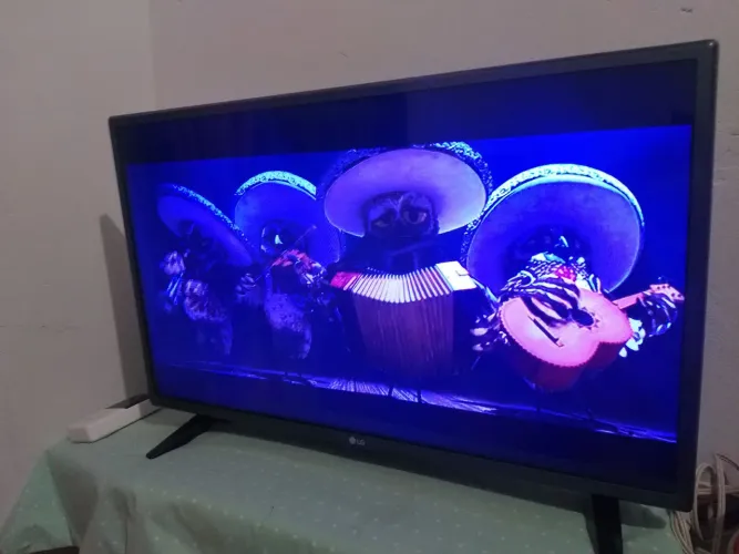 VENDO OU TROCO TV LG SMART.