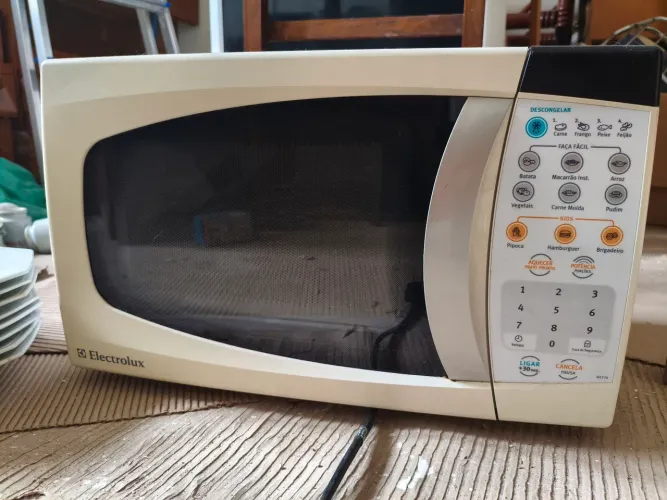 Micro-ondas Electrolux MEF28 18L (127V) - Funcionando Perfeitamente / Preço Baixo!