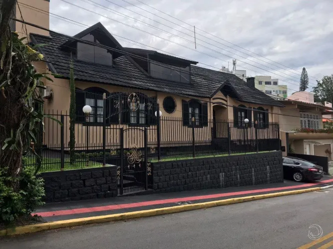 Casa de 194m² com 4 suítes em Itaguaçu