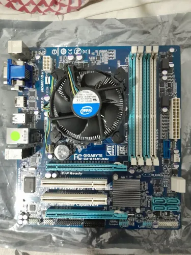 Placa mãe b75m-d3h +processador g2020 e 4gb ram