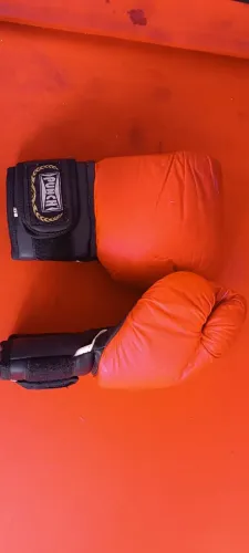 Saco De Pancada Boxe Muay thai Grande 160 cm + Suporte De Parede + Luva Punch