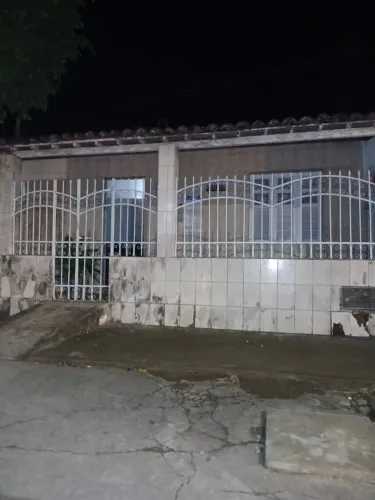 Casa a venda na Avenida Paulo Vasconcelos