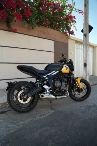 TRIUMPH TRIDENT 2026 3.500km sem detalhes 