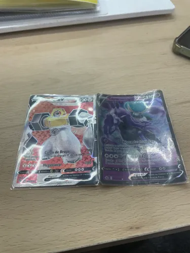 Cartas raras de Pokémon em perfeito estado