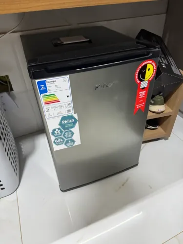 Vendo frigobar 68litros Philco novo
