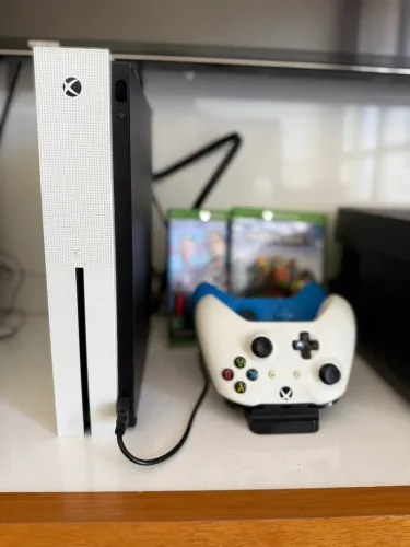 Xbox one + 2 controles
