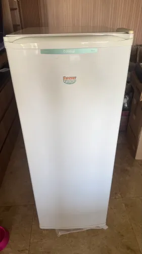 Freezer Vertical Consul 121 Litros em perfeito funcionamento.