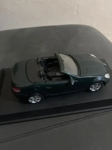 Carrinho de colecionador mercedes
