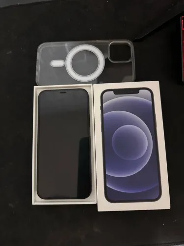 iPhone 12 com caixa