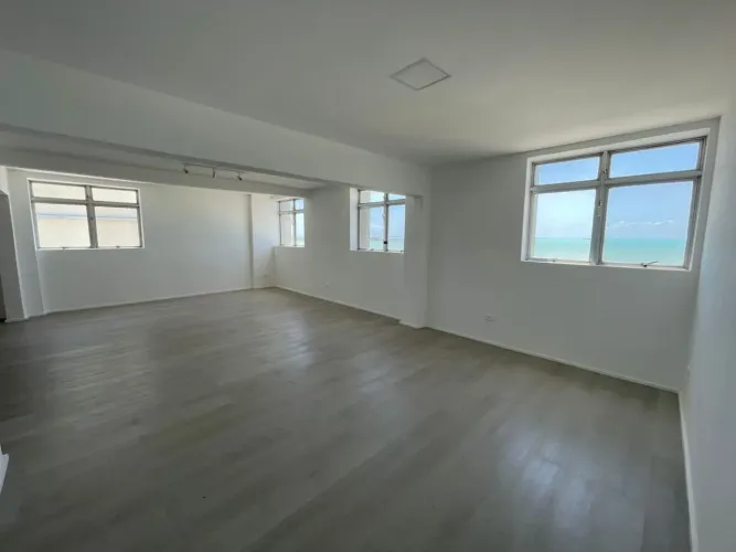 Espaço e Vista Privilegiada na Beira-Mar! 300m² no Edifício Núbia Centro de Maceió.