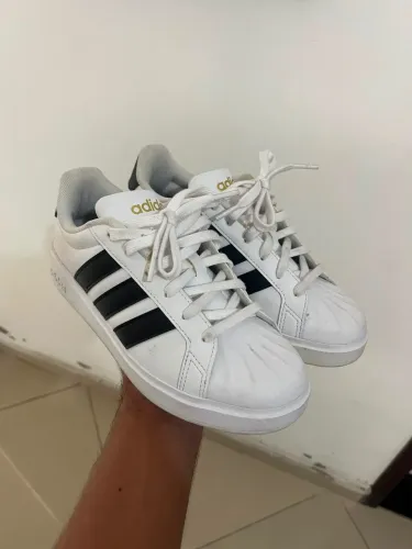 Tênis Adidas original semi-novo