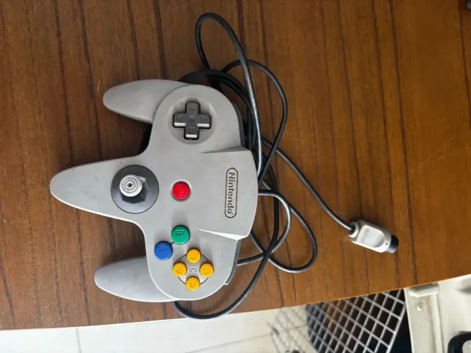 2 controles originais de Nintendo 64