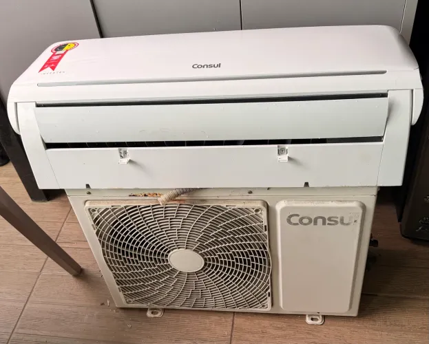 Ar condicionado Cônsul sem a placa da condensadora