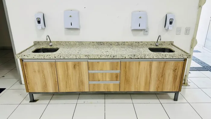 Vendo bancada + pedra + 2 cubas (temos 3 unidades)