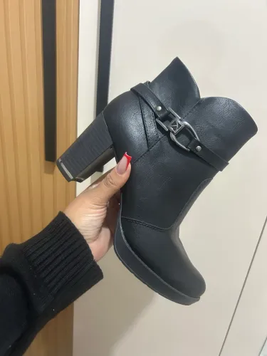 Vendo bota preta