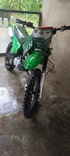 XR 200 para trilha, tem documento verde e não tem nenhum débito.