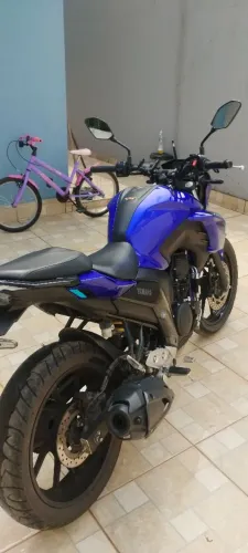 Moto impecável