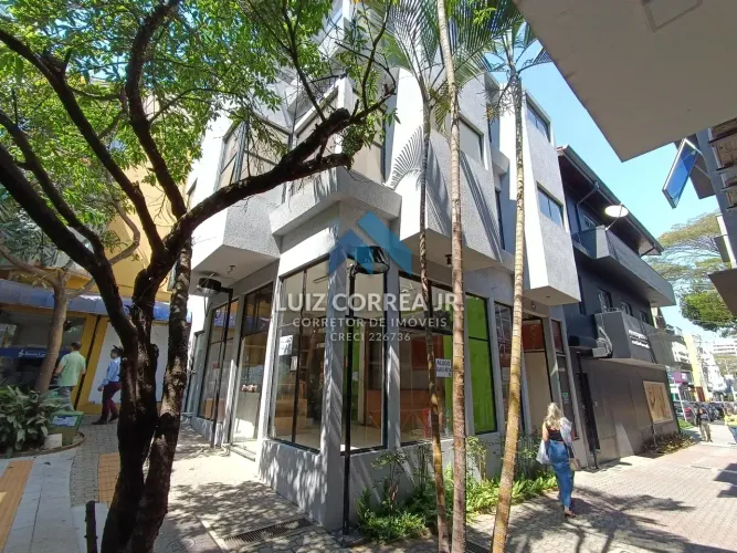 Prédio de esquina com fácil acesso - ideal para vários ramos
